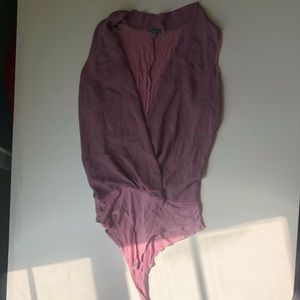 Low V mauve body suit